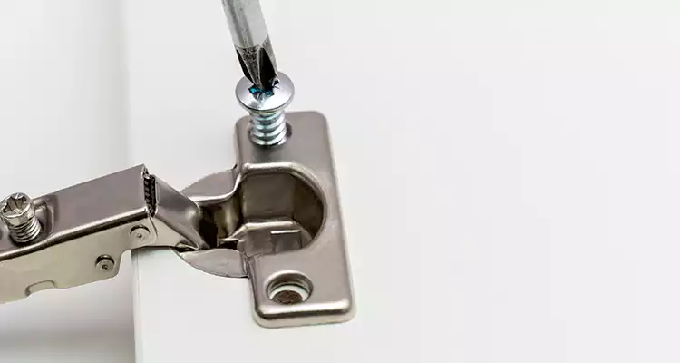 Screen Door Hinge Repair in Lakeland, FL