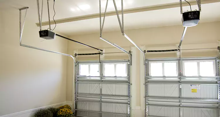 Residential Emergency Garage Door Repair in Lakeland, FL