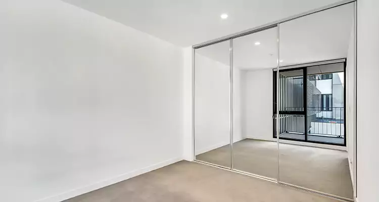 Why Homeowners Choose Us for Sliding Mirror Door Replacement in Lakeland, FL