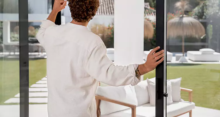 Sliding Screen Door Maintenance for Closing Issues in Lakeland, FL