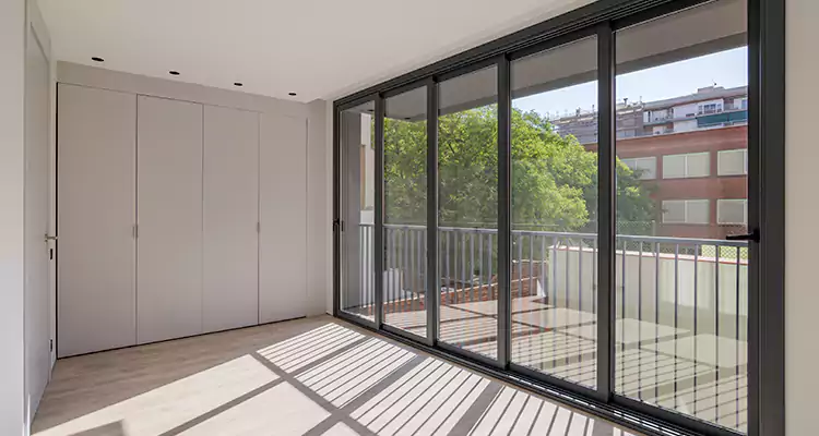 Fix Sliding Screen Door Track in Lakeland, FL